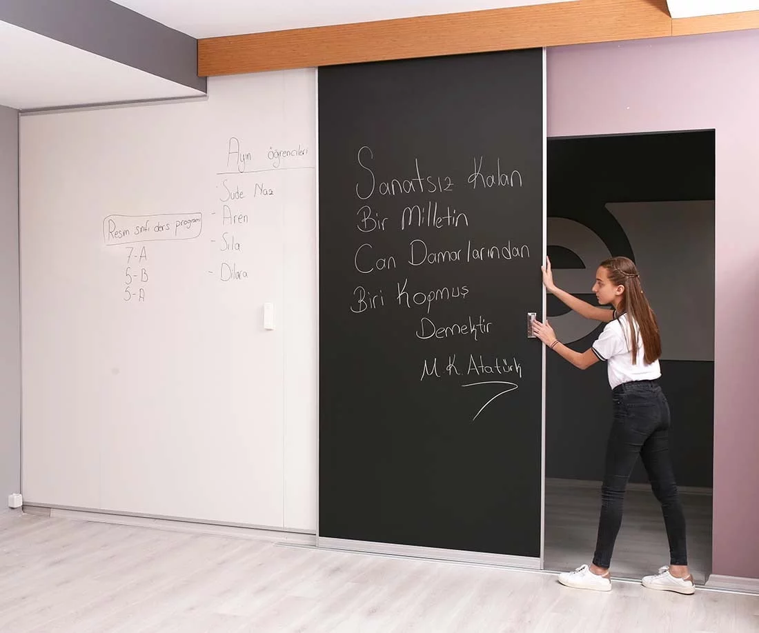 Emko Yuruyen Egitim Duvari