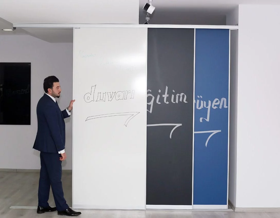 YÜRÜYEN EĞİTİM DUVARI