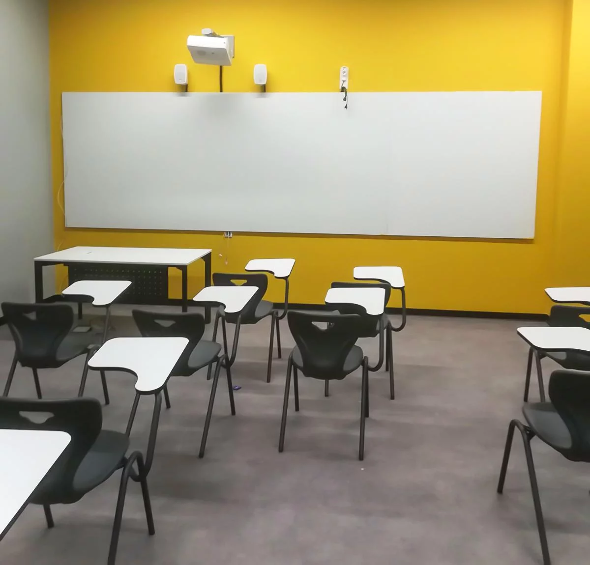 emko-airboard-classroom