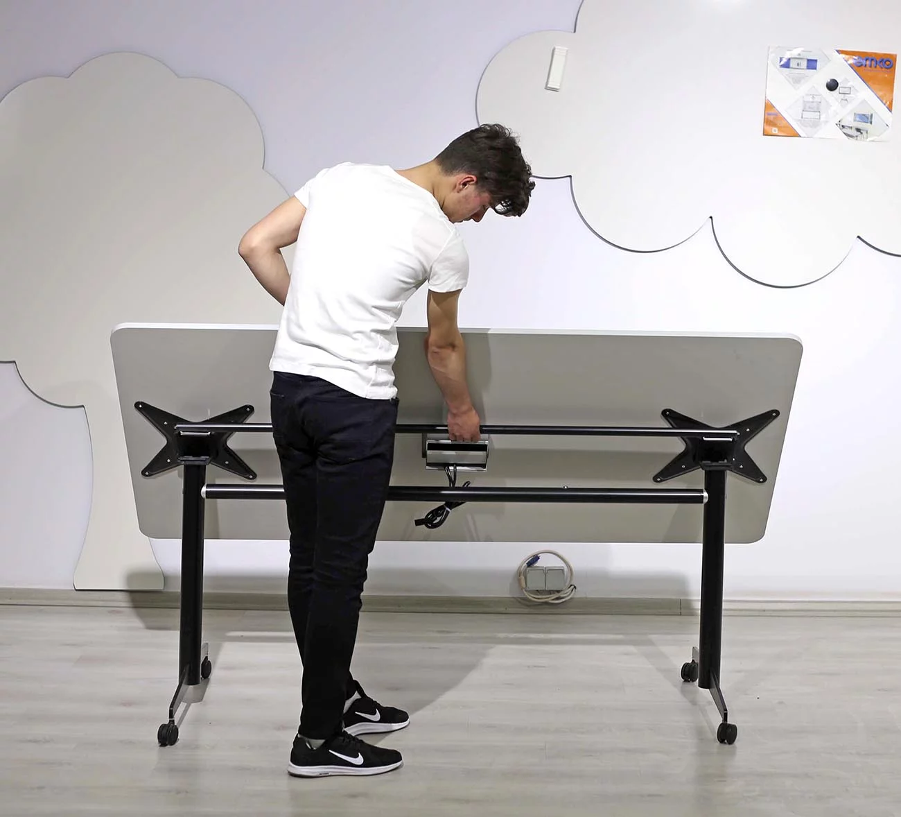 EMKO KATLANABİLİR AİLE MASASI